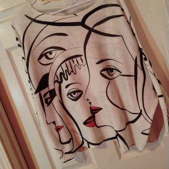 SOLD**Artistic Face Print Crop Top 3X PTP 28 " - Picture 2 of 3